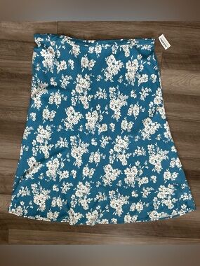 Old Navy Blue and White Floral Print Skirt